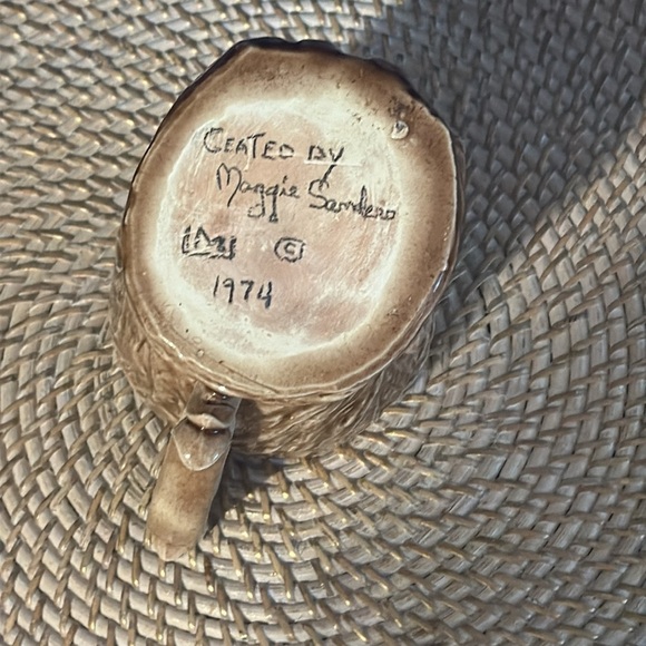 Vintage 1970’s Colonel Sanders Brown Glazed Pitcher: Jug Signed and Dated 5.5” - Picture 6 of 6